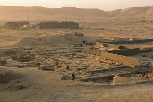 Abydos, Overzicht van de site van de 1e dynastie Farao Aha ceremonieel omheining, ca 2950 v.Chr.