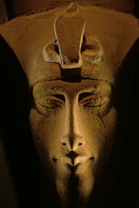 Kolossaal standbeeld van Achnaton, Amenhotep IV, Egyptisch Museum, Caïro, Nieuwe Rijk, Farao..., 2001 (foto)