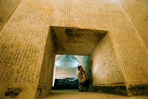 Egypte; Archeologie; Oude Koninkrijk; Saqqara, Audran Labrousse, Franse Missie, Pepi I, Graf door Kenneth Garrett
