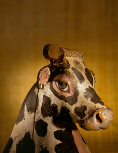 Hoofd van de Bovine Godin; Amenhotep II; KV35; Vallei der Koningen, 2009 (foto) door Kenneth Garrett