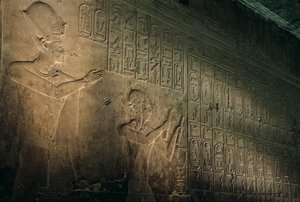 Oudste bekende koningslijst, Seti I-tempel in Abydos, Seti I staat achter Ramses. door Kenneth Garrett