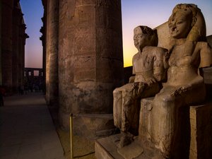 18e Dynastie; Nieuwe Koninkrijk; Egypte, Beelden van Toetanchamon en vrouw Ankhsenamun door Kenneth Garrett