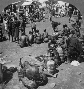 De inheemse markt in Port Florence, Lake Victoria, Kenia, ca. 1901-1903