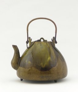 Minato aardewerk theepot door Kichibei Ueda