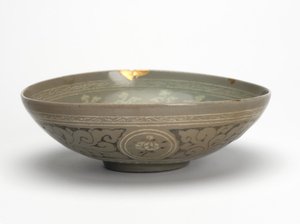 Kom met kraanvogels en wolken, ca.1150-1200 door Korean School