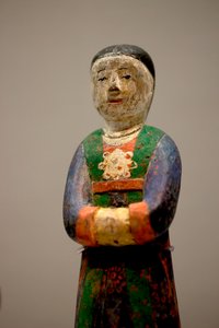 Decoratieve figuur van een graf. Polychroom gesneden hout, late Joseon periode