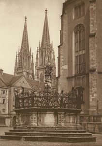 Regensburg, fontein van 1721 op de Neupfarrplatz en kathedraaltorens door Kurt Hielscher