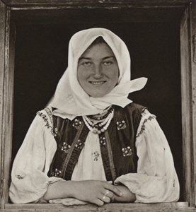 Roemenië: Oncesti, Bij het raam door Kurt Hielscher