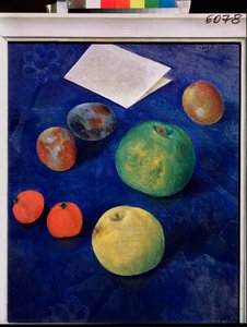 Vruchten op een blauw tafelkleed door Kuzma Sergeevich Petrov Vodkin