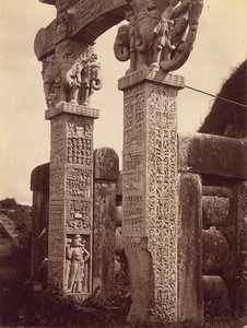 Pilaar van de noordelijke poort vanuit het westen, Sanchi