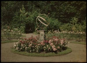 Zonnewijzer in de tuin van het huis Kersbergen, Zeist door Lambertus Hendrik van Berk