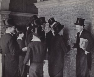 Eton jongens, roddel door Laszlo Moholy Nagy