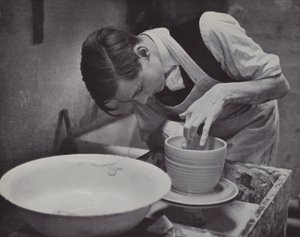 Pottenbakkerij in Eton door Laszlo Moholy Nagy
