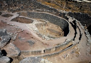 Luchtfoto van de eerste cirkel van graven (koninklijke begraafplaats) ontdekt door archeoloog Heinrich Schliemann (1822-1890) in de jaren 1870: site van de oude stad Mycene, in de Peloponnesos (1500-1100 v.Chr.) Griekenland