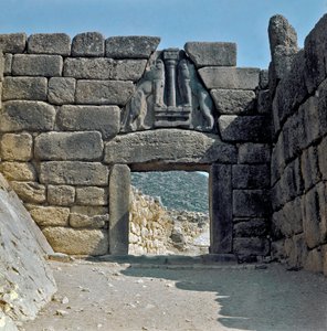 De Poort der Leeuwen: site van de oude stad Mycene, in de Peloponnesos (1500-1100 v.Chr.) Griekenland door Late Helladic Period Mycenaean