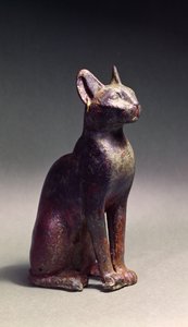Beeldje van een kat met gouden oorbellen, de heilige voorstelling van de godin Bastet, c.664-630BC door Late Period Egyptian