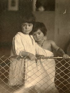 Portret van twee kinderen, laat 19e of begin 20e eeuw door Leonid Andreyev