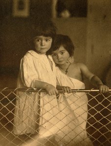 Portret van kinderen. Zilvergelatinefotografie door Leonid Nikolaevich Andreyev (1871-1919)