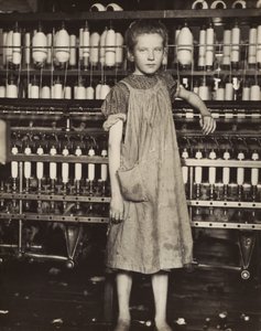 Addie Card, 12 jaar oud. Spinner in katoenfabriek, North Pownal, Vermont door Lewis Hine
