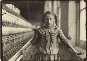 Tien jaar oude spinner in katoenfabriek in N. Carolina