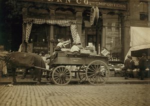 Jongens verkopen groenten op de markt in Boston, Massachusetts door Lewis Wickes Hine