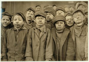 Breaker boys (die met de hand kolen sorteren) bij Hughestown Borough Coal Co. Pittston, Pennsylvania, 1911
