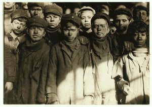 Breaker jongens (die met de hand kolen sorteren) bij Hughestown Borough Coal Co. Pittston, Pennsylvania, 1911