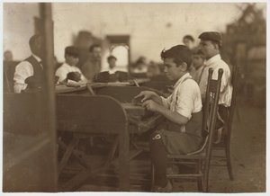 Kindleerling bij De Pedro Casellas Sigarenfabriek, Tampa, Florida, 1909 door Lewis Wickes Hine