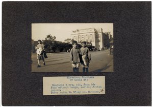 Eisenberg Brothers, 27 Lewis Street, New York City, c.1910-13 door Lewis Wickes Hine
