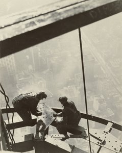 Empire State Building, New York, 1931 door Lewis Wickes Hine