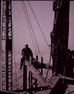 Empire State Building in aanbouw, met bouten en moersleutel door Lewis Wickes Hine