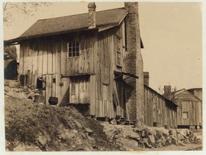 Huisvesting voor arbeiders bij de Rome Hosiery Mill, Georgia, 1913 door Lewis Wickes Hine