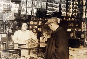 Mary Creed, 14 jaar, verkoopt sigaren door Lewis Wickes Hine