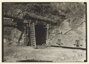 Motor voor kolentrein, West Virginia door Lewis Wickes Hine