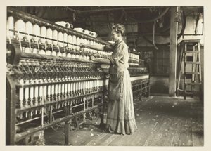 Oude spinner in zuidelijke katoenfabriek door Lewis Wickes Hine