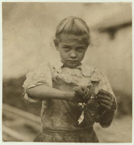 Rosie, 7 jaar oud, analfabeet, werkt voor het tweede jaar als oesterschiller bij Varn und Platt Canning Company, Bluffton, South Carolina, 1913