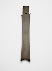 Gevorkt blad (zhang), c.2000-1700 v.Chr. (jade, nefriet) door Liangzhu culture
