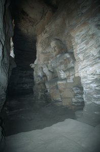 China, Shanxi provincie, zandstenen beeld van Boeddha in Yungang Grotten