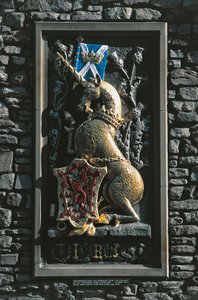Eenhoorn, heraldisch wapen op de gevel van Holyrood paleis, Edinburgh, Schotland, Verenigd Koninkrijk