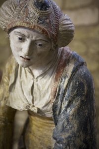 Heilige vrouw met een kap door Ligier Richier