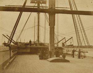 Kwartierdek van HMS "Impregnable",1852-1854 (foto) door Linnaeus Tripe