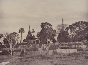 Rangoon: Noordelijke ingang van de Shwe Dagon Pagoda door Linnaeus Tripe
