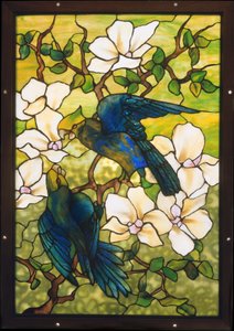 Hibiscus en papegaaien, ca. 1910-20 door Louis Comfort Tiffany