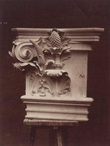 Ornamentale sculptuur van het Parijse operahuis (kolomdetail) door Louis Emile Durandelle