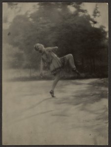 [Danser] door Louis Fleckenstein
