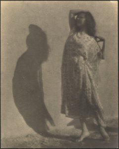 [Danseres en haar schaduw op de muur].
