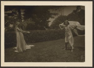 [Dansers in de tuin].