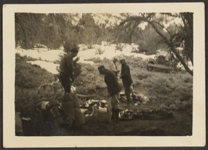 [Figuren op de camping]. door Louis Fleckenstein