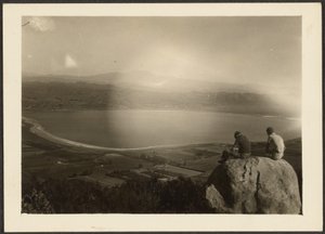 [Figuren in landschap].