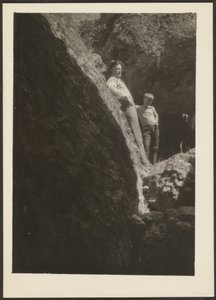 [Figuren in Zonlicht op Rotsen]. door Louis Fleckenstein